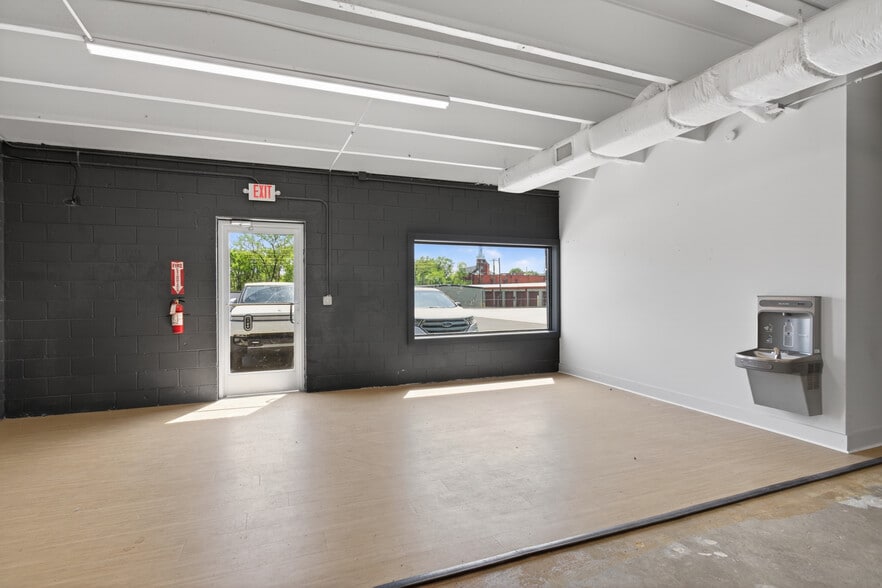 110-114 Taylor Industrial Blvd, Hendersonville, TN for lease - Interior Photo - Image 3 of 3