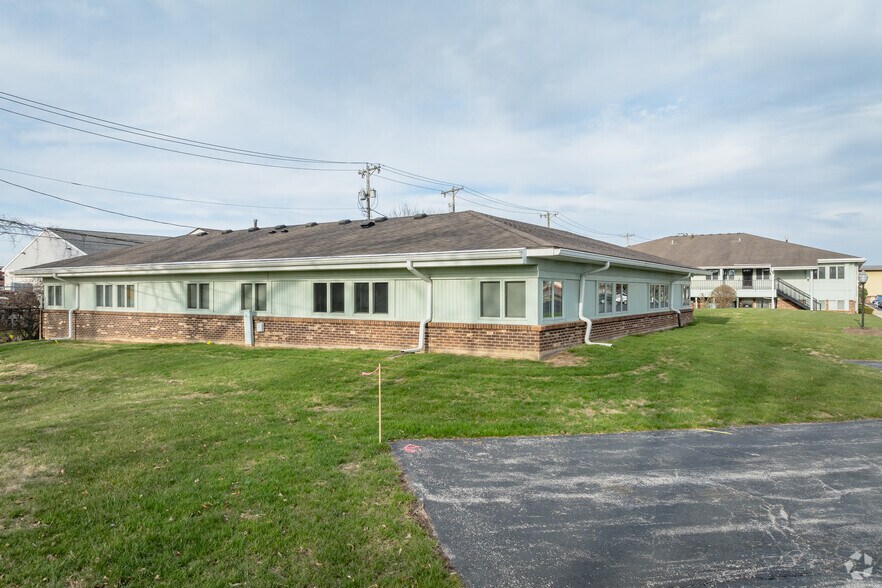 6912 Spring Valley Dr, Holland, OH à vendre - Photo du bâtiment - Image 3 de 9