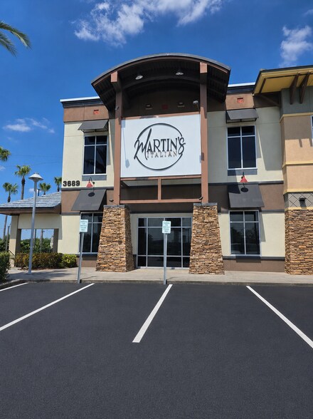 3687 Tampa Rd, Oldsmar, FL à louer - Photo du bâtiment - Image 2 de 6