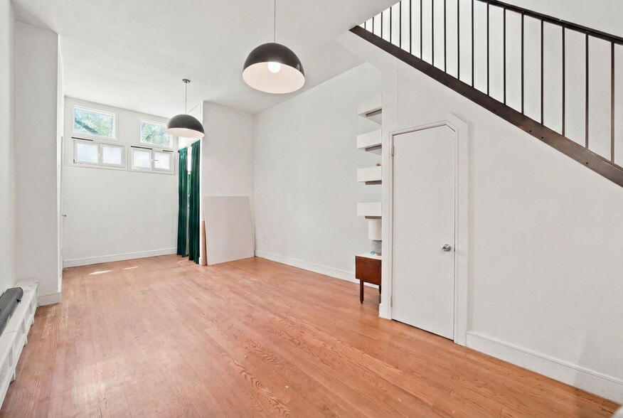 251 Graham Ave, Brooklyn, NY for sale - Building Photo - Image 2 of 23