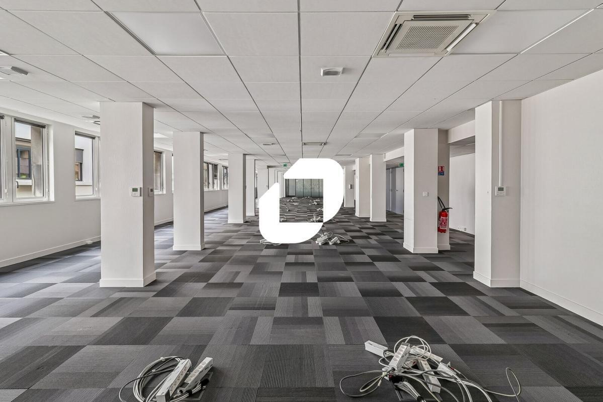 8-12 Rue Vernier, Paris for lease Building Photo- Image 1 of 15