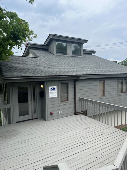 1024 E North St, Greenville, SC for lease - Building Photo - Image 1 of 9