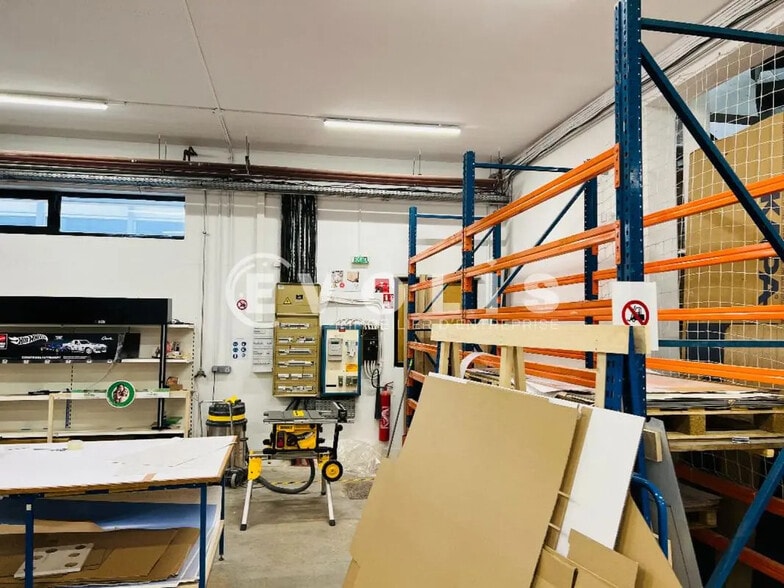 Flex in Lognes for lease - Interior Photo - Image 3 of 4