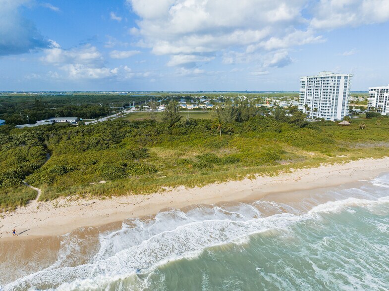 2600 N Highway A1A, Hutchinson Island, FL à vendre - Photo du bâtiment - Image 2 de 27