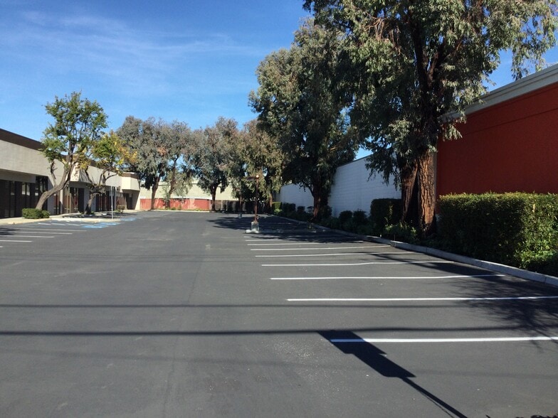 1060 Terra Bella Ave, Mountain View, CA for lease - Building Photo - Image 2 of 5