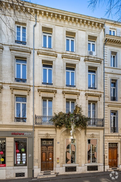 Bureau/Commerce de détail dans Marseille à louer - Photo principale - Image 1 de 2