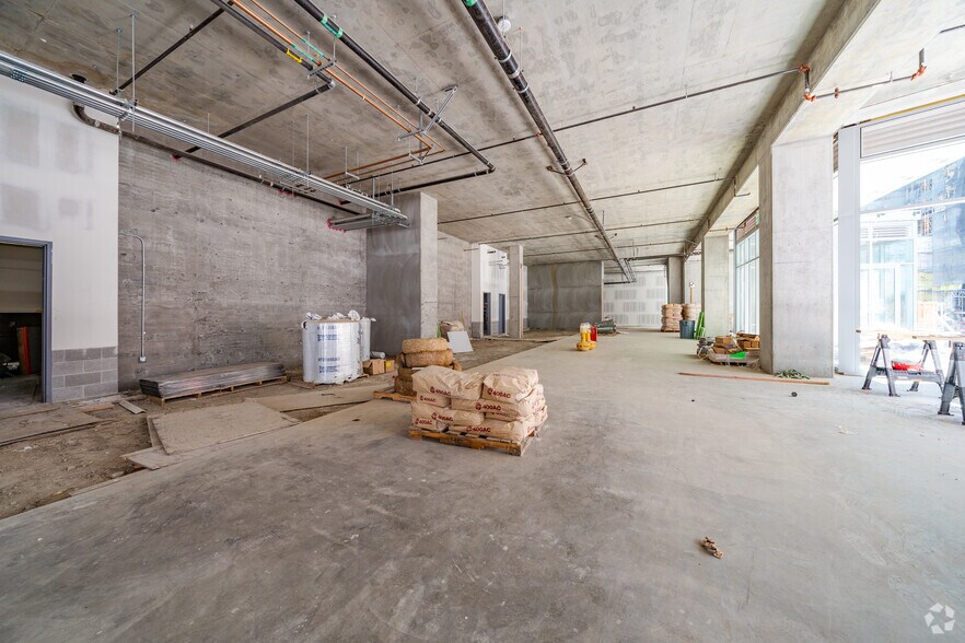 166 N Rollins Rd, Millbrae, CA à louer - Photo intérieure - Image 3 de 38