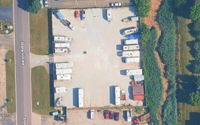42 Stonehill Rd, Oswego, IL for lease Primary Photo- Image 1 of 2