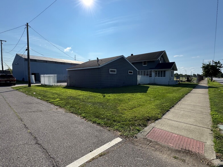 1720 Main St, Elkhart, IN for sale - Building Photo - Image 3 of 13