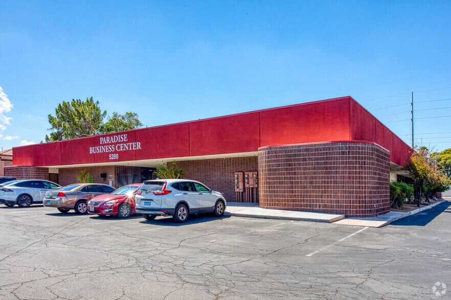 5280 S Eastern Ave, Las Vegas, NV à louer - Photo du bâtiment - Image 3 de 13