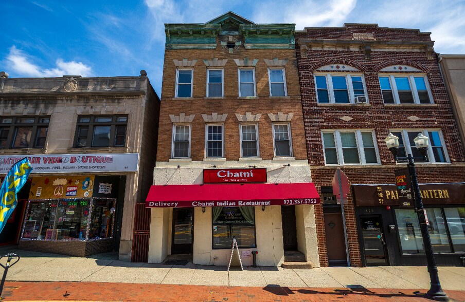 381 Bloomfield Ave, Montclair, NJ à vendre - Photo du bâtiment - Image 2 de 27