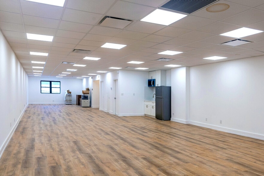 3858 11th St, Long Island City, NY for sale - Building Photo - Image 2 of 4