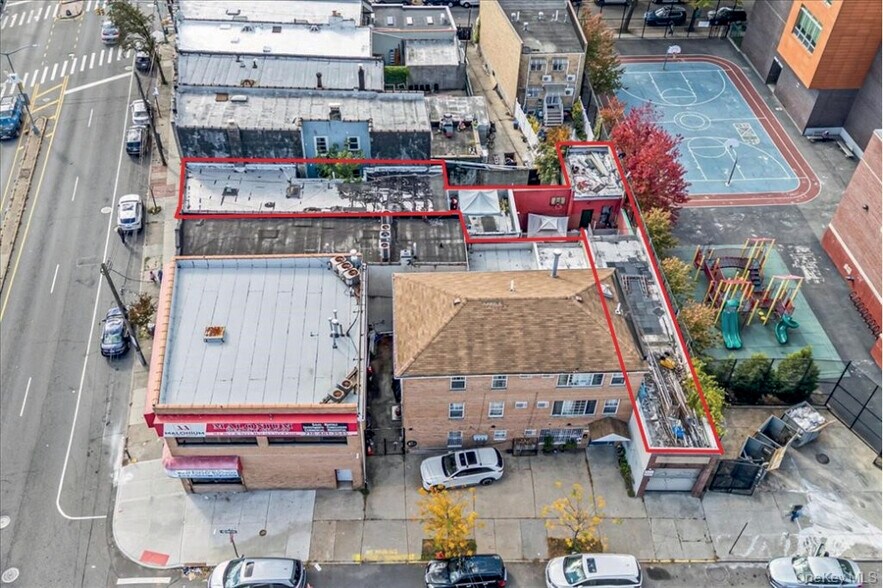 19113 Jamaica Ave, Hollis, NY à vendre - Photo du bâtiment - Image 2 de 3