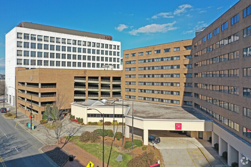 135 S Main St, High Point, NC à vendre - Photo principale - Image 1 de 17