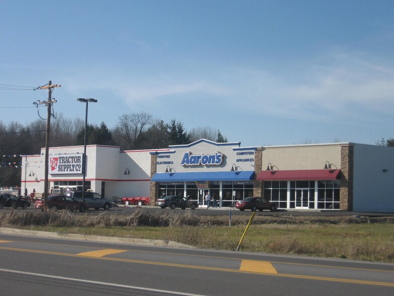 6885 US 322, Franklin, PA à louer - Photo du bâtiment - Image 2 de 2