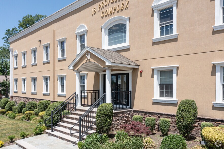 50 Essex St, Rochelle Park, NJ à louer - Photo du bâtiment - Image 3 de 10