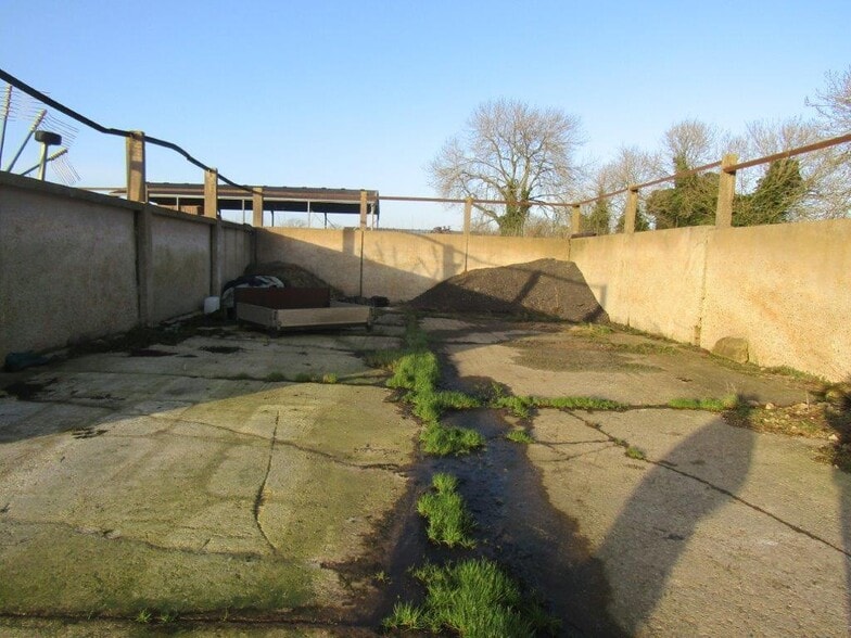 West St, Steeple Claydon à louer - Photo du bâtiment - Image 2 de 2
