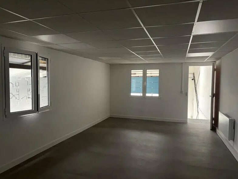 Office in Sucy-en-Brie for lease - Interior Photo - Image 3 of 9