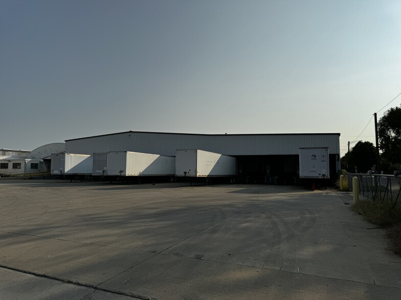 Logan Industrial Park portfolio of 3 properties for sale on LoopNet.ca - Building Photo - Image 1 of 43