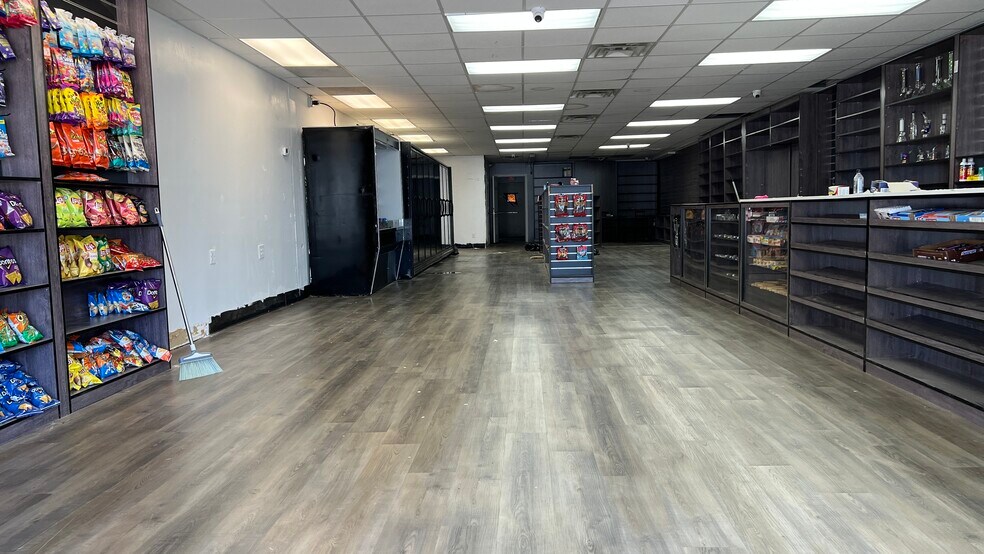 933-939 N Broadway, Massapequa, NY à louer - Photo du bâtiment - Image 3 de 4