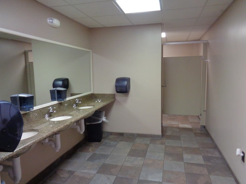 1717 Swede Rd, Blue Bell, PA for lease - Interior Photo - Image 3 of 4