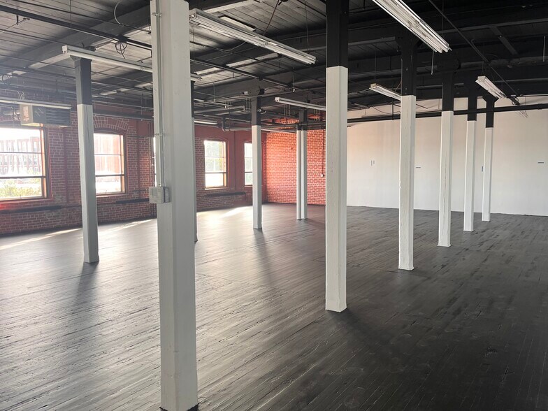 955 Connecticut Ave, Bridgeport, CT à louer - Photo intérieure - Image 3 de 7