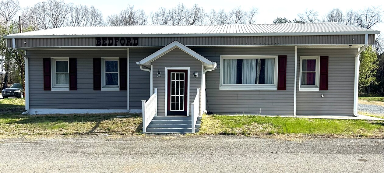 2125 W Lynchburg Salem Tpke, Bedford, VA à louer Photo du bâtiment- Image 1 de 14