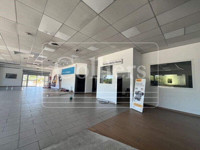 Flex in Martigues for lease - Building Photo - Image 2 of 15