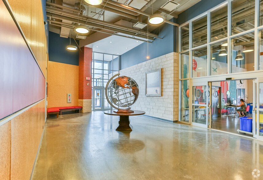 1601 9th Ave SE, Calgary, AB à louer - Hall d’entrée - Image 3 de 8