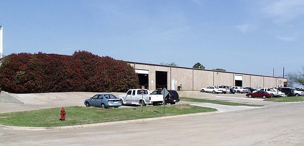 695 Tower Dr, Kennedale, TX à vendre - Autre - Image 2 de 3