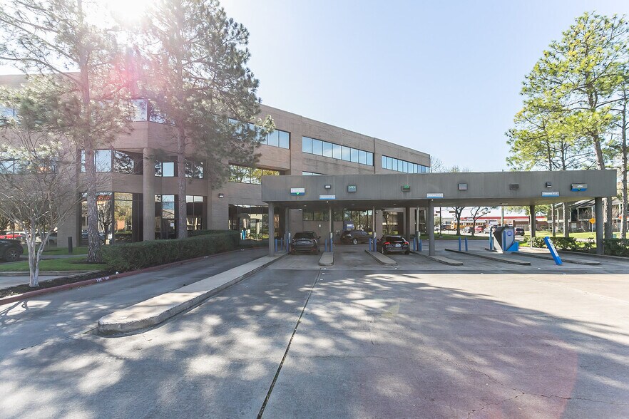 15840 FM-529, Houston, TX à louer - Photo du bâtiment - Image 3 de 11