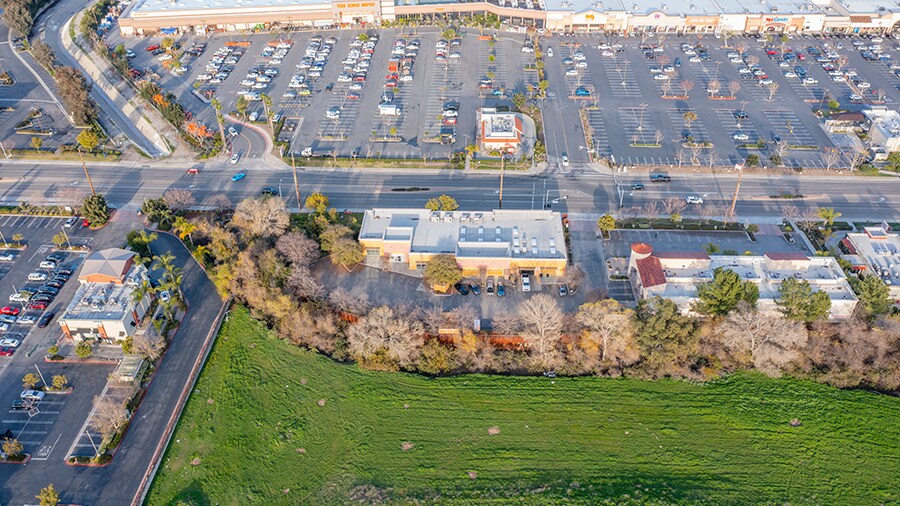 25185 Madison Ave, Murrieta, CA à vendre - Photo du bâtiment - Image 2 de 11