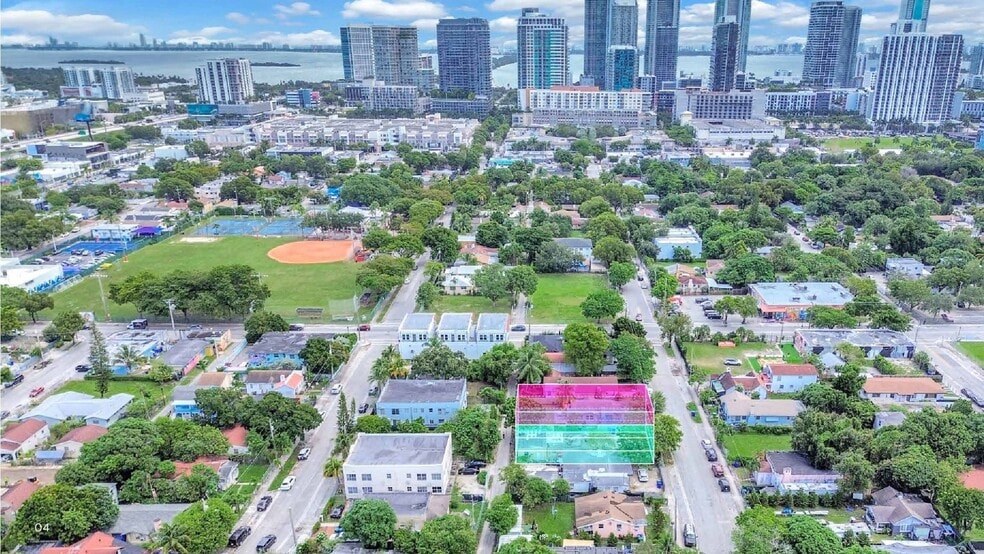 227 NW 33rd St, Miami, FL for sale - Building Photo - Image 2 of 3