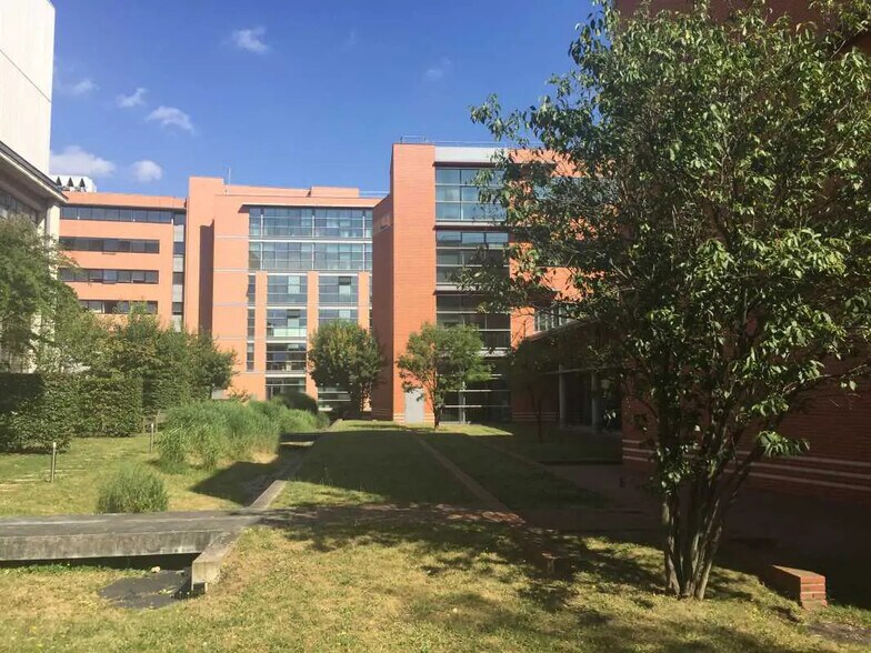 Bureau dans Ivry-sur-Seine à louer - Photo du bâtiment - Image 1 de 5