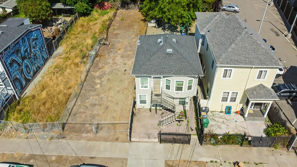 537 Chester St, Oakland, CA for sale - Building Photo - Image 2 of 16