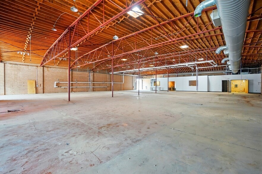 3630 Tryclan Dr, Charlotte, NC for lease - Building Photo - Image 3 of 12