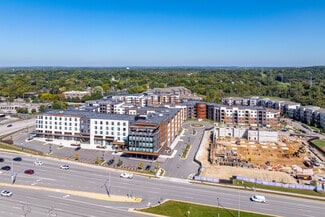 Plus de détails pour 20100 W Bluemound Rd, Brookfield, WI - Commerce de détail à louer