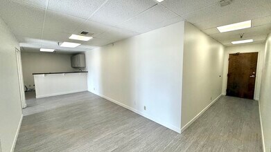 18411 Crenshaw Blvd, Torrance, CA à louer Photo intérieure- Image 1 de 10