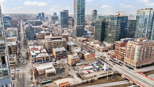 Plus de détails pour 114-120 N Halsted St, Chicago, IL - Commerce de détail à vendre