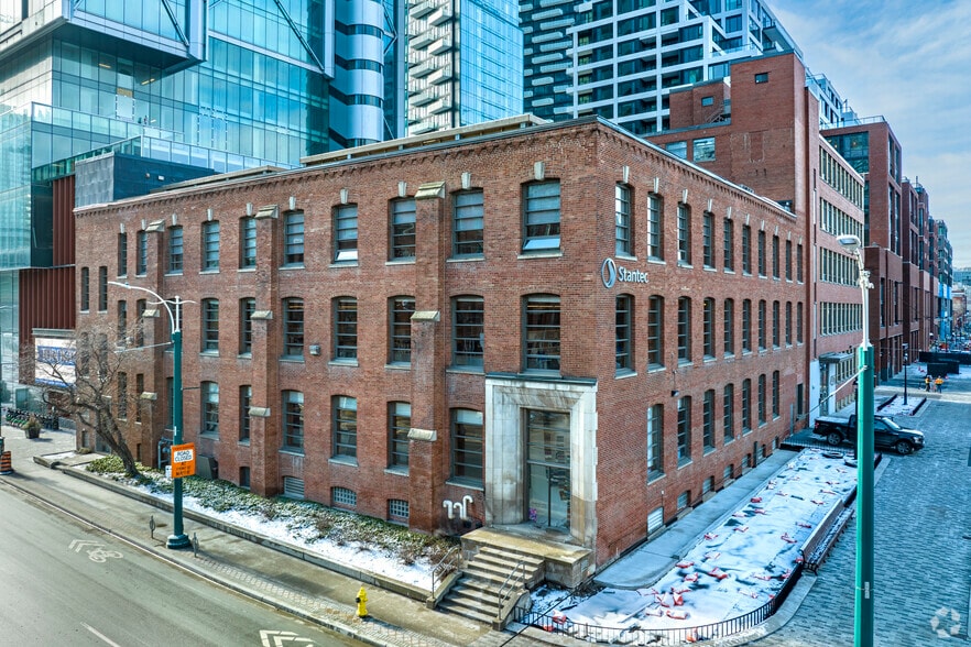 401 Wellington St W, Toronto, ON for lease - Building Photo - Image 2 of 5