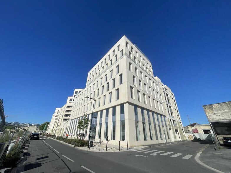 Office in Bordeaux for lease - Building Photo - Image 1 of 17
