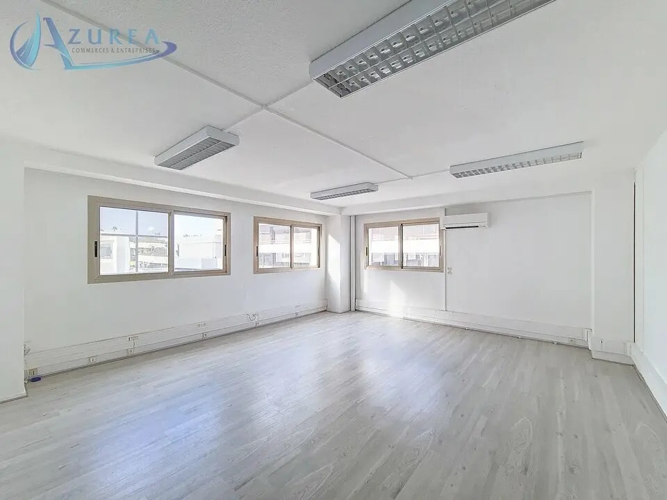 Office in Saint-Laurent-du-Var for lease Interior Photo- Image 1 of 13