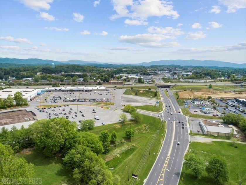 Roanoke St, Christiansburg, VA for sale Primary Photo- Image 1 of 8