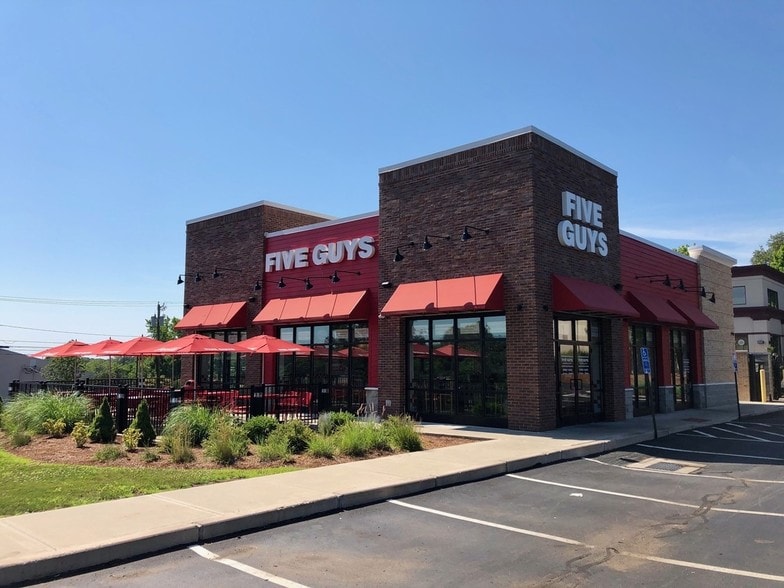 803-875 W Main St, Branford, CT for lease - Building Photo - Image 2 of 7