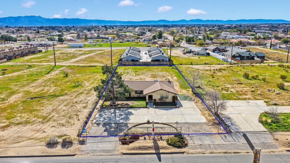 16229 Bear Valley Rd, Hesperia, CA à vendre - Photo du bâtiment - Image 3 de 9