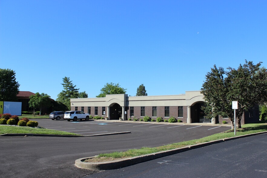 250 Whittington Pky, Louisville, KY for lease - Building Photo - Image 2 of 7