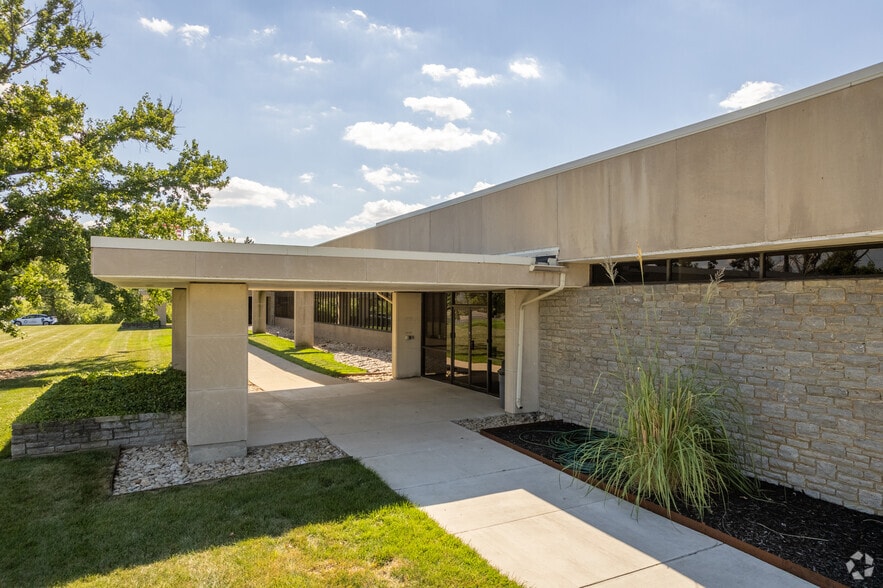 10001 Alliance Rd, Blue Ash, OH for lease - Building Photo - Image 3 of 18