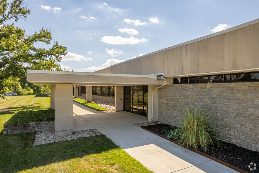 10001 Alliance Rd, Blue Ash, OH à louer - Photo du bâtiment - Image 3 de 18