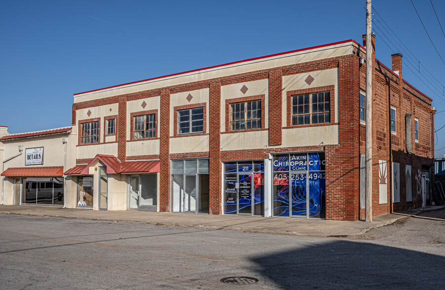 209 S 5th St, Chickasha, OK for lease - Building Photo - Image 1 of 23