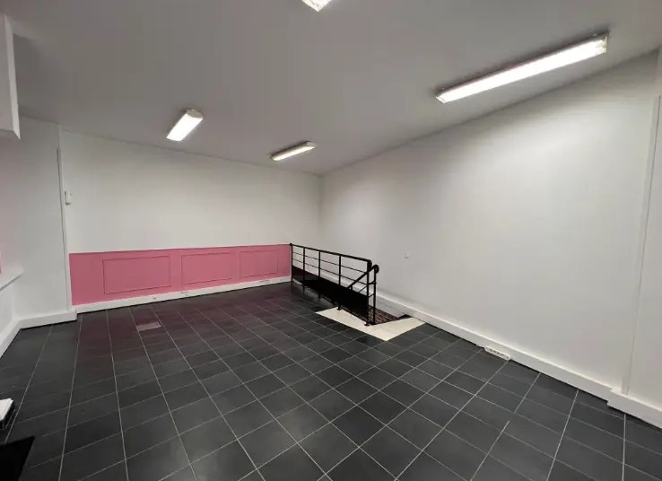 Retail in Paris for lease - Interior Photo - Image 1 of 6